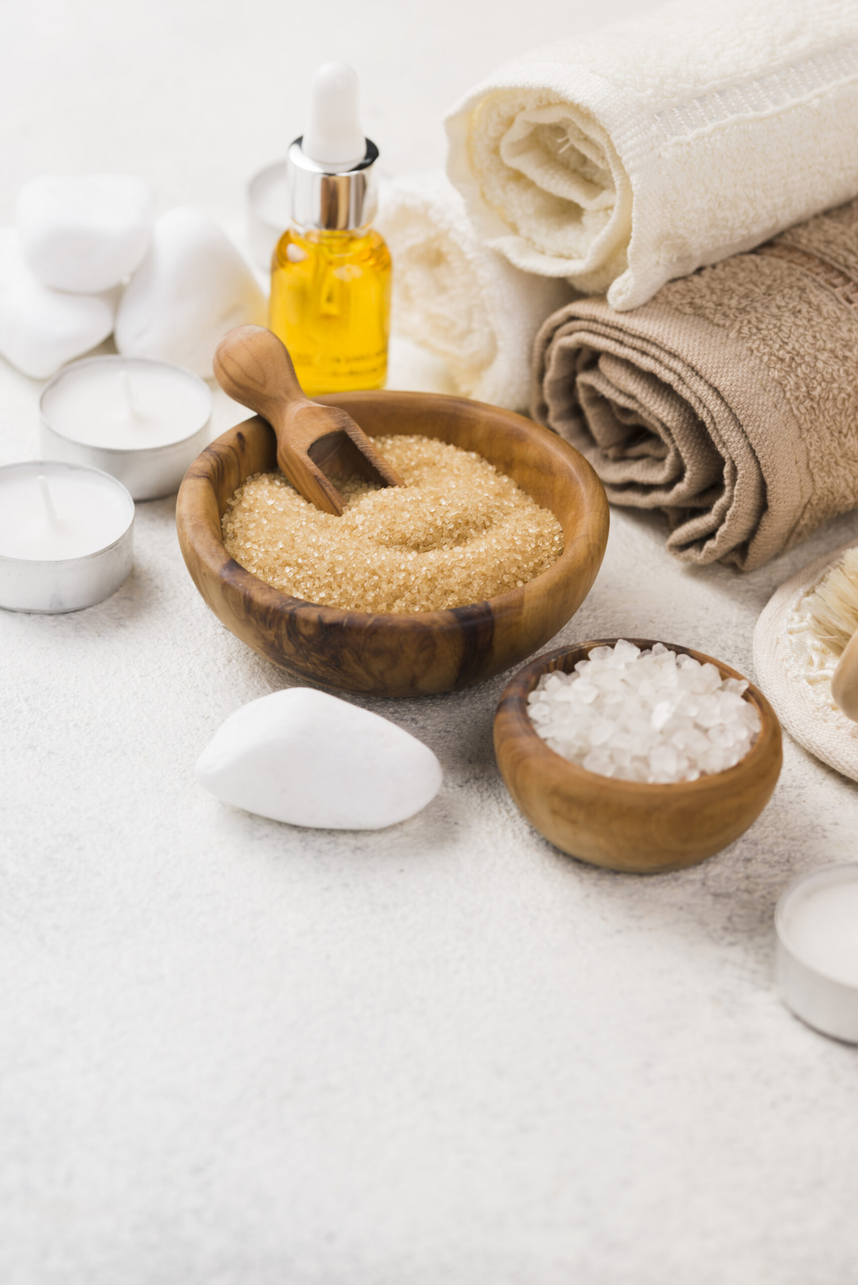 close-up-spa-accessories-with-towels-oil